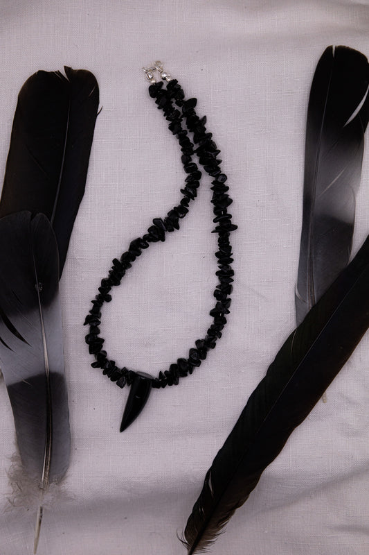 Halskette schwarzer Turmalin & Onyx Wolfszahn